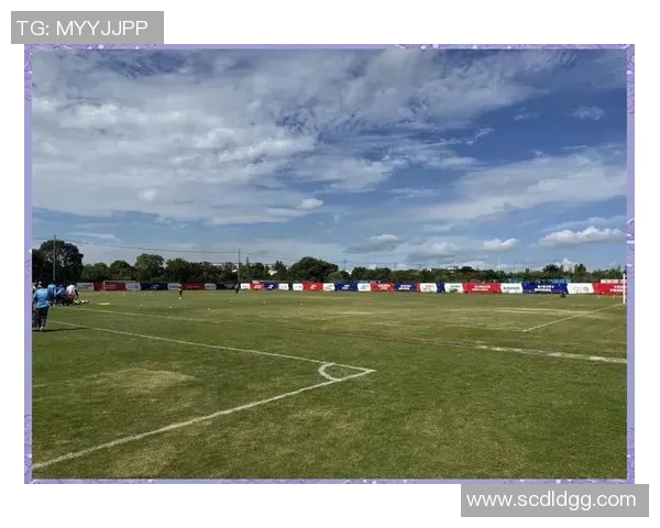 足球公司飞引领行业新风潮助力青少年足球发展与国际交流