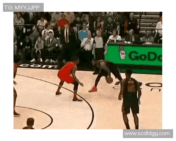 足球撤凳子引发的热议与思考：运动精神与社会责任的碰撞